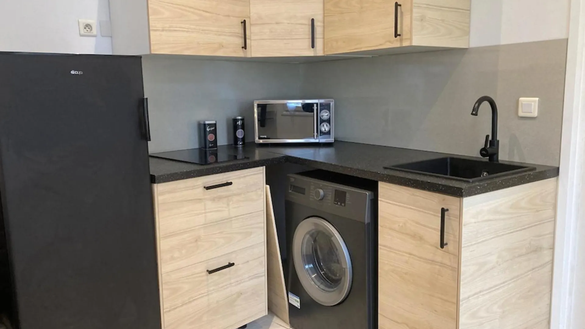 Beautiful 1-Bedroom Apartment - Near The Beach Cannes