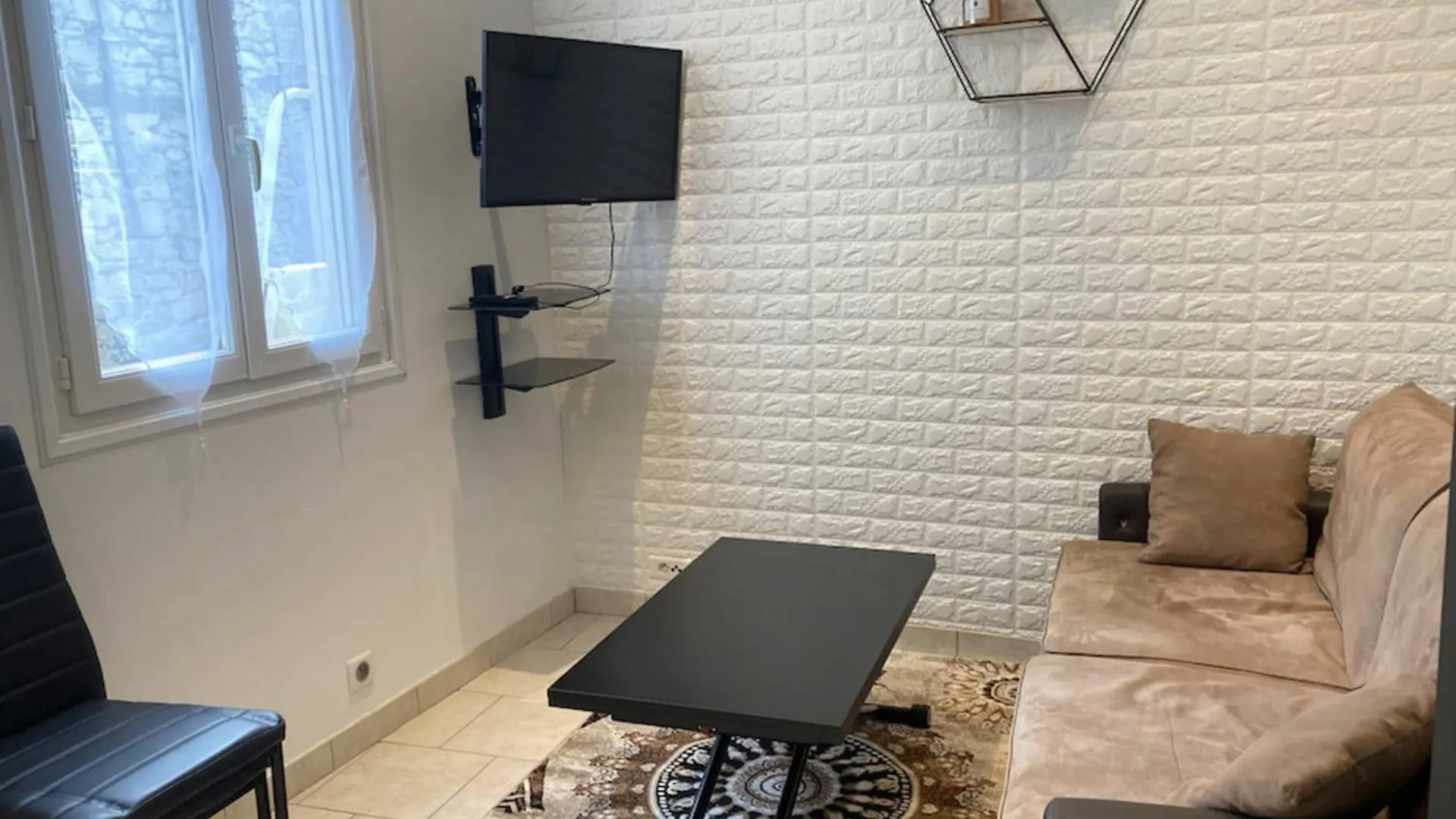 Επικοινωνία με το Beautiful 1-Bedroom Apartment - Near The Beach